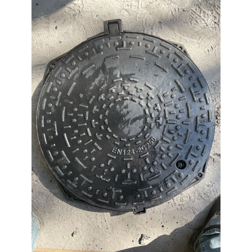 VÁROSI öntöttvas burkolat kerek D.810 PL.600 Hext.80 C250 zárral (816080C)